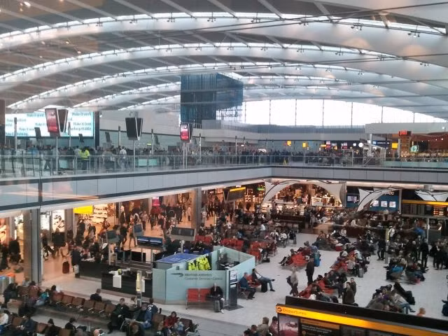 wagamama-terminal-5-london-heathrow-balcony-view-very-busy.jpg