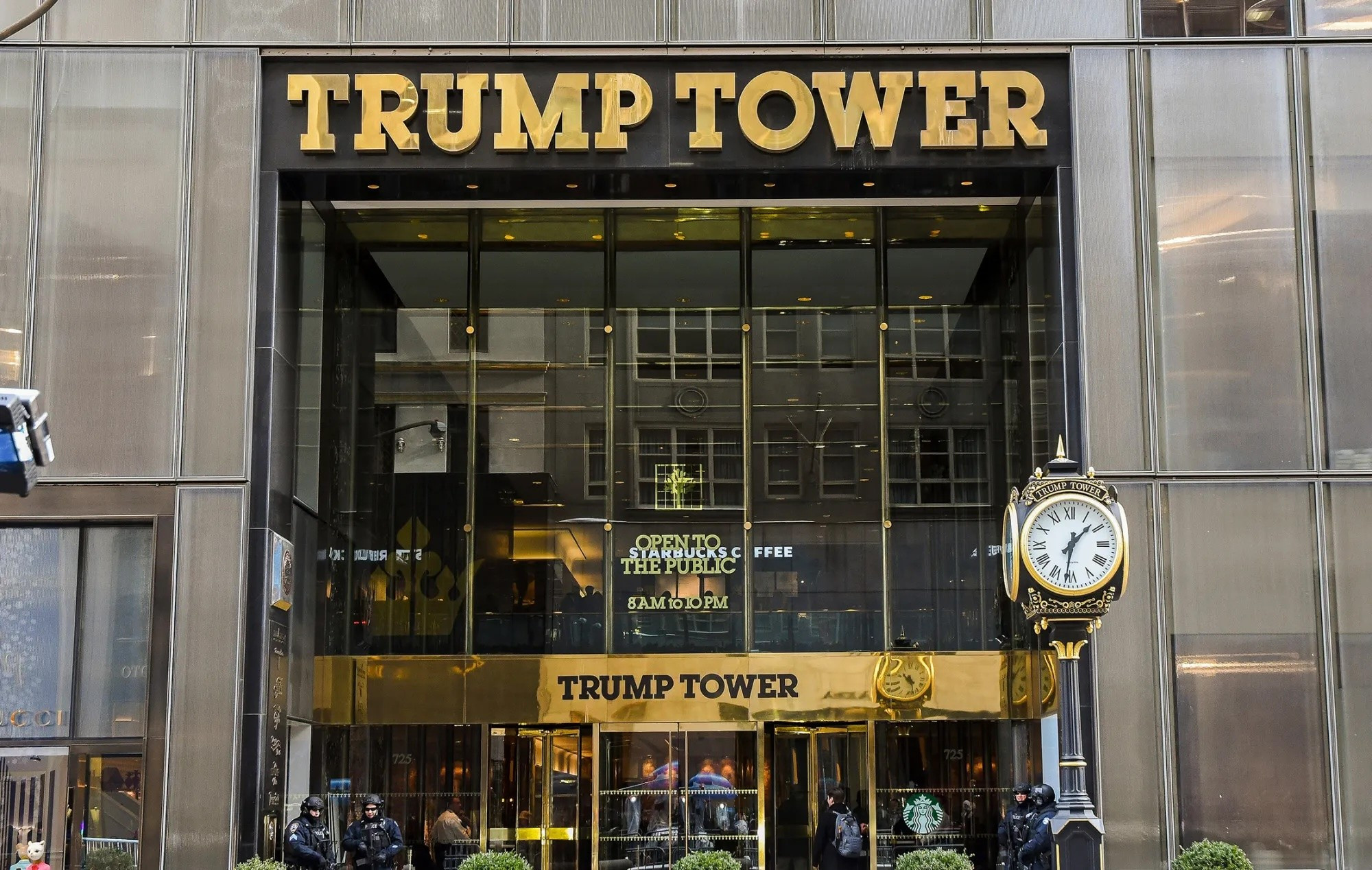 Toà nhà chọc trời Trump Tower mang tính biểu tượng tại thành phố New York (Mỹ) 1x-1.jpg