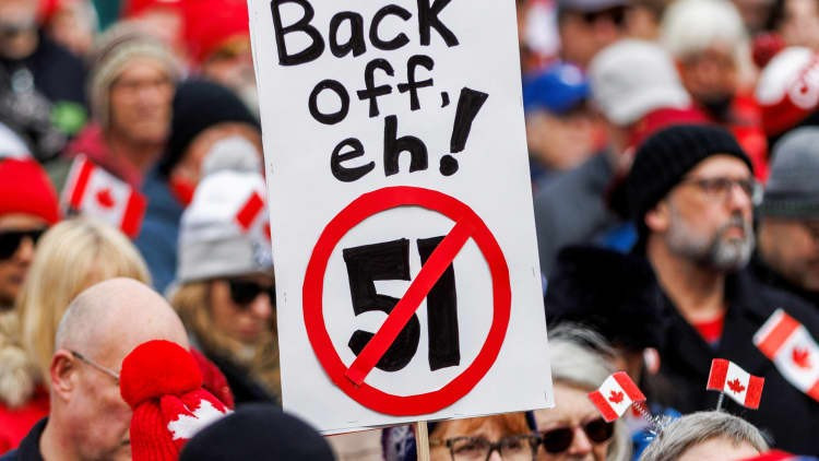 Làn sóng người biểu tình chỉ trích lời đe doạ biến Canada thành tiểu bang 51 của Mỹ của Tổng thống Trump 108120021-17427450912025-03-22t203957z-1618089283-rc2iidaexn5i-rtrmadp-0-usa-trump-tariffs-canada.jpg