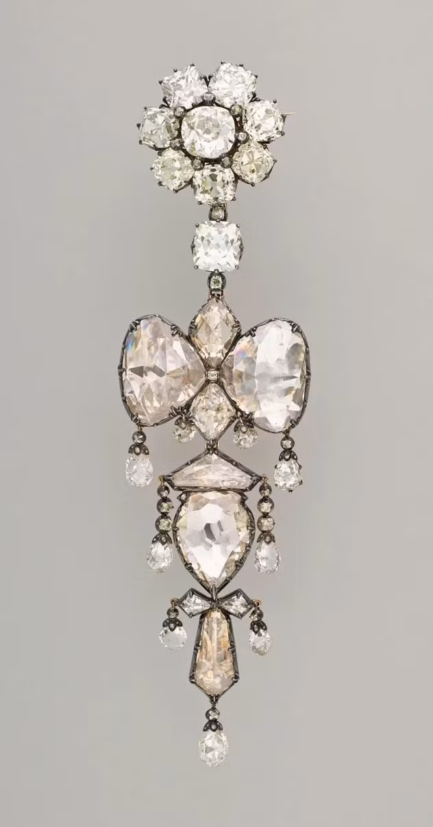v2-broche-de-corsage-imperatrice-eugenie-2015-grandpalaisrmn-musee-du-louvre-stephane-marechalle.jpg