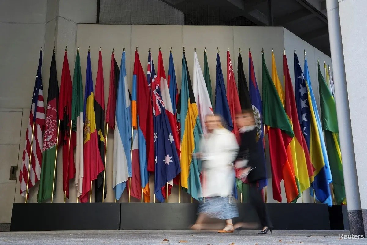 global-economy-flags-imf-world-bank-20251019180936-reuters.jpg