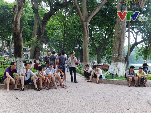 Bạn trẻ dàn trận để "săn" Pokémon ảnh 8