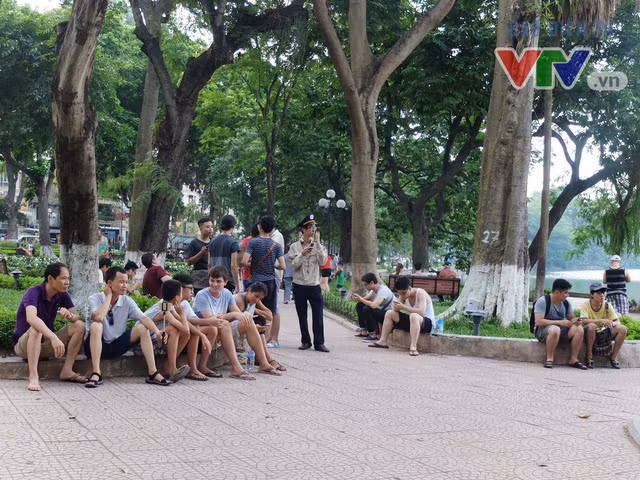 Bạn trẻ dàn trận để "săn" Pokémon ảnh 8