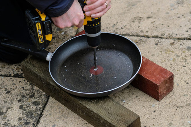 Mẹo dùng… chảo để chụp ảnh từ góc thấp ảnh 4 Mẹo dùng… chảo để chụp ảnh từ góc thấp ảnh 4