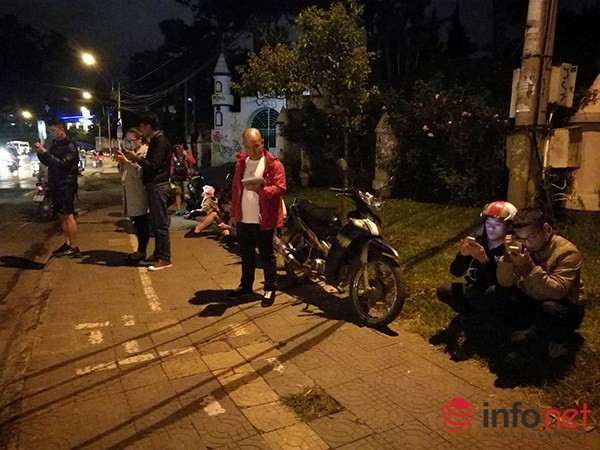 Bạn trẻ dàn trận để "săn" Pokémon ảnh 11