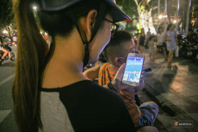 Bạn trẻ dàn trận để "săn" Pokémon ảnh 10