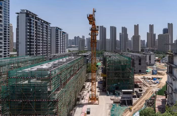 Bơm gấp 42 tỷ USD, Trung Quốc có giải cứu được thị trường BĐS?