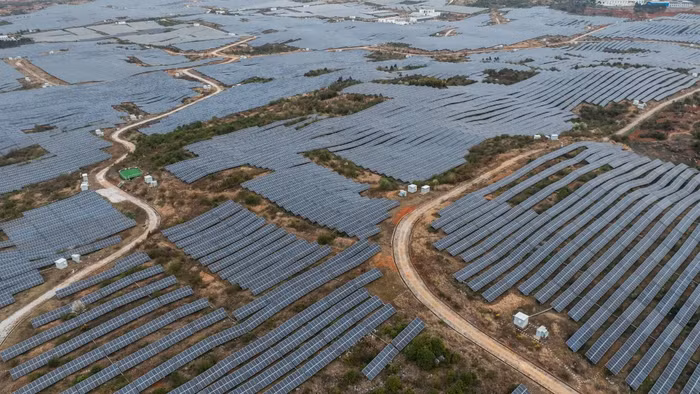 Trung Quốc thống trị thế giới về lĩnh vực được gọi là "bộ ba công nghiệp mới", châu Âu và Mỹ bị bỏ xa