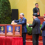 Các lãnh đạo Đảng và Nhà nước bỏ phiếu bầu Ban Chấp hành Trung ương khóa XIV