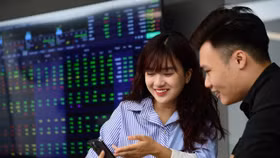 VN-Index vận động giằng co, dư địa hướng 1.370 điểm dần hình thành