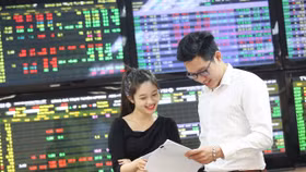 VN-Index “bốc hơi” hơn 90 điểm, nhà đầu tư cần lưu ý gì?