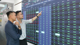 Sức nóng lan rộng, VN-Index tăng tốc chinh phục vùng giá cao mới