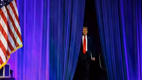 "Trump 2.0": Những cú "quay xe" bất ngờ