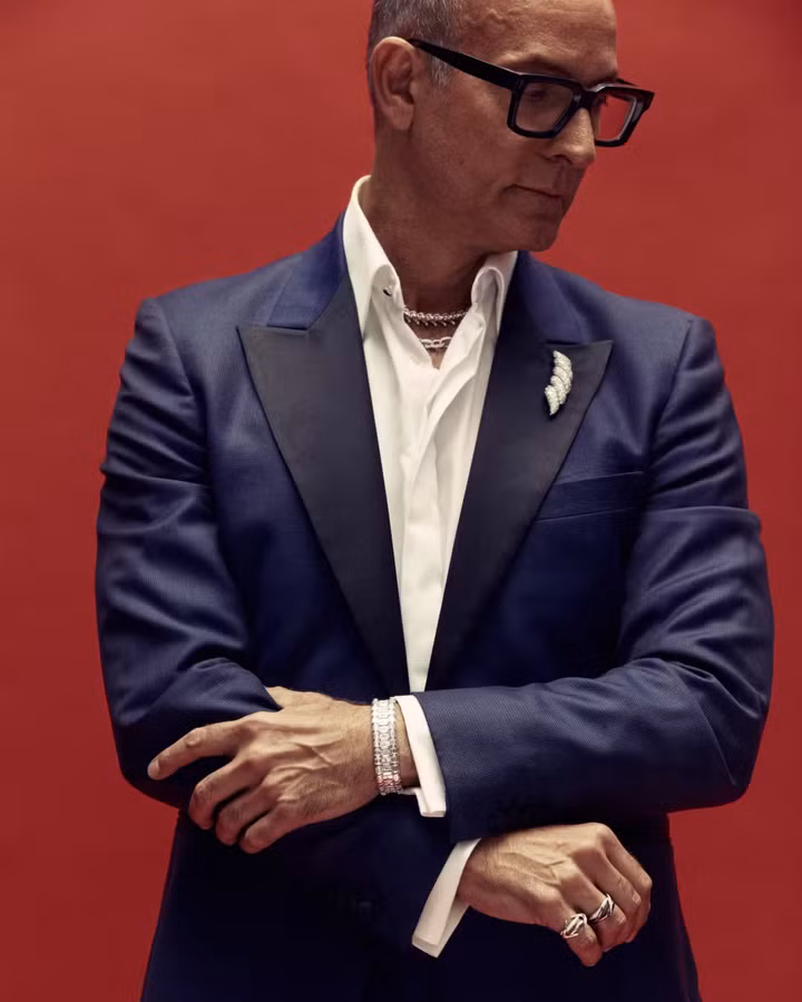 Phó Chủ tịch Trang sức của Sotheby, Frank Everett đeo Vòng cổ Shaun Leane, Vòng cổ David Yurman, Trâm cài Belperron, Vòng tay Bạch kim và Kim cương, Nhẫn Shaun Leane 