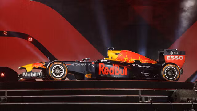 Ra mắt siêu xe đua F1 tại Hoàng thành Thăng Long