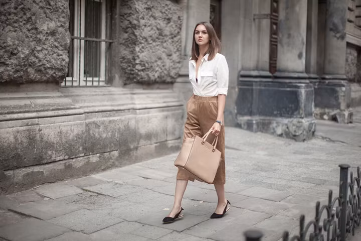 Học các fashionista 5 cách mặc đồ đẹp với quần ống rộng