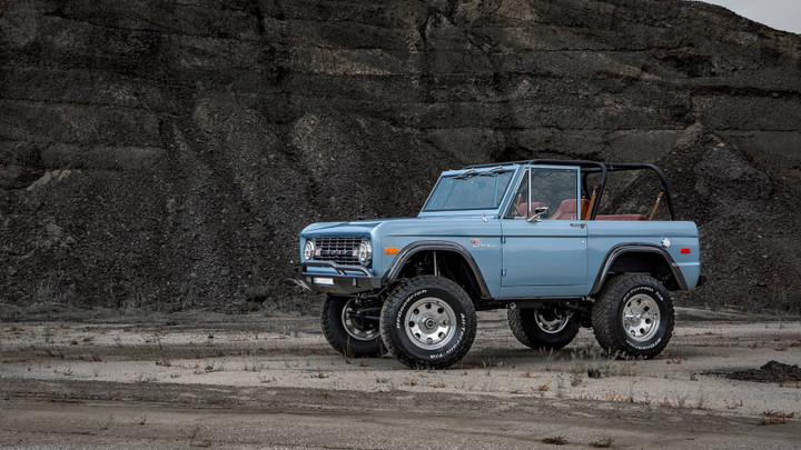 Ngắm xe cổ Ford Bronco 1973 được phục chế đẹp long lanh, giá đắt ngang siêu xe