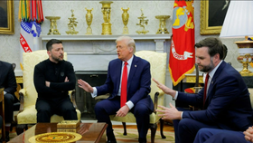 Tổng thống Ukraine Volodymyr Zelensky, Tổng thống Mỹ Donald Trump và Phó Tổng thống Mỹ JD Vance gặp tại Nhà Trắng ngày 28/2. Ảnh: Reuters