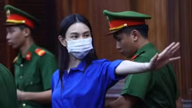 Hoa hậu Thùy Tiên lĩnh án 2 năm tù về tội “lừa dối khách hàng”