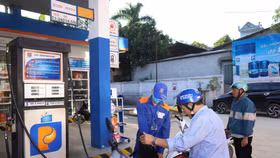 Giá xăng tăng vọt sau 2 phiên giảm liên tiếp