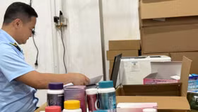 Đột kích kho hàng chứa 25 tấn vitamin, collagen không rõ nguồn gốc tại Bắc Ninh