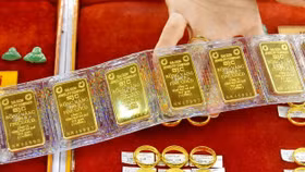Giá vàng miếng SJC chính thức cán mốc 121 triệu đồng/lượng