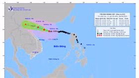 Vị trí tâm bão đang cách Quảng Ninh khoảng 570km