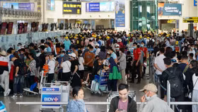 Vào những dịp nghỉ lễ dài, nhu cầu đi lại của người dân tăng rất cao