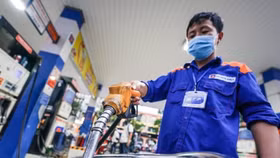 Giá xăng tăng lần thứ 5 liên tiếp, gần chạm mốc 22.000 đồng/lít