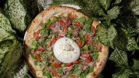 Thương hiệu pizza "bắt tay" Vietnam Airlines bán suất ăn đặc biệt ở độ cao 10.000m