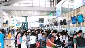 Đường bay Hà Nội – TP.HCM luôn sôi động do nhu cầu đi lại của người dân rất cao