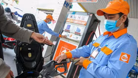Giá xăng đồng loạt tăng cao, vượt mốc 20.000 đồng/lít