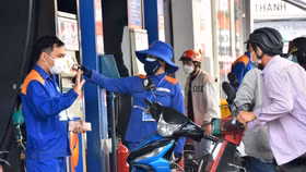 Giá xăng tiếp tục giảm, đồng loạt về dưới 19.000 đồng/lít