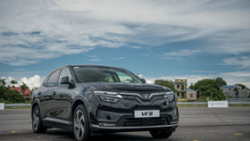 VinFast lập kỷ lục vô tiền khoáng hậu, lộ kế hoạch ra mắt xe hybrid?