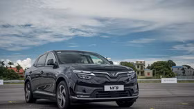 VinFast lập kỷ lục vô tiền khoáng hậu, lộ kế hoạch ra mắt xe hybrid?
