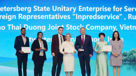 Bà Nguyễn Thị Hương Liên, CEO Công ty Cổ phần Sao Thái Dương nhận giải thưởng Chất lượng Xuất sắc châu Á – Thái Bình Dương 2025