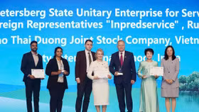 Bà Nguyễn Thị Hương Liên, CEO Công ty Cổ phần Sao Thái Dương nhận giải thưởng Chất lượng Xuất sắc châu Á – Thái Bình Dương 2025