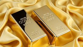 Giá vàng thế giới giảm nhẹ, trong nước vẫn đi ngang