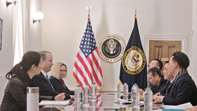 Thứ trưởng Bộ Công Thương, Phó Trưởng Đoàn đàm phán Chính phủ Nguyễn Sinh Nhật Tân làm việc với Phó Đại diện Thương mại Hoa Kỳ Rick Switzer khởi động các phiên đàm phán kỹ thuật