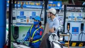 Giá xăng giảm nhẹ sau 3 phiên tăng liên tiếp