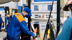 Giá xăng giảm phiên thứ 2 liên tiếp