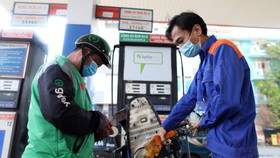 Giá xăng, dầu đồng loạt tăng sau cú đúp giảm 2 phiên trong 4 ngày