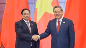 Thủ tướng Phạm Minh Chính làm việc với Thủ tướng Lý Cường