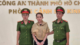 Bắt nữ DJ “Ngân 98” về hành vi sản xuất, buôn bán hàng giả là thực phẩm