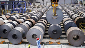 Doanh nghiệp Mỹ dựng rào thuế thép: Việt Nam nguy cơ “vạ lây”?