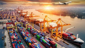 Việt Nam xuất siêu gần 14 tỷ USD trong 8 tháng 