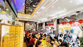 Vàng "quay xe" giảm, nhà đầu tư ồ ạt "thoát hàng" 