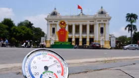 Nắng nóng kéo dài, người dân Hà Nội tiêu thụ điện kỷ lục