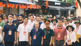 Chủ tịch VACOD-HBA thăm, tiếp sức khối diễu hành Doanh nhân Việt Nam trước hợp luyện nhiệm vụ A80