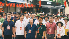 Chủ tịch VACOD-HBA thăm, tiếp sức khối diễu hành Doanh nhân Việt Nam trước hợp luyện nhiệm vụ A80